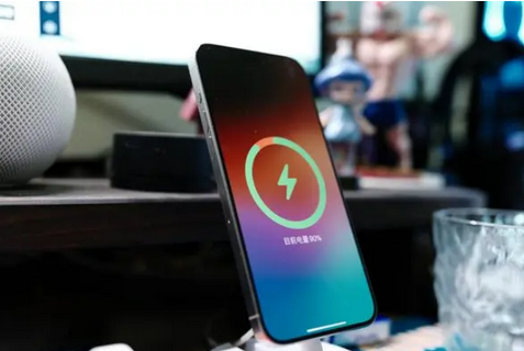 玉环苹果15换屏服务分享用什么充电器给iPhone15充电更好 